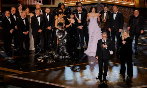 Warner Bros&rsquo; Oscar triumph a bittersweet moment as Paramount deal looms