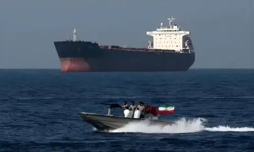 Pakistani oil tanker crosses Strait of Hormuz amid rising tensions: report