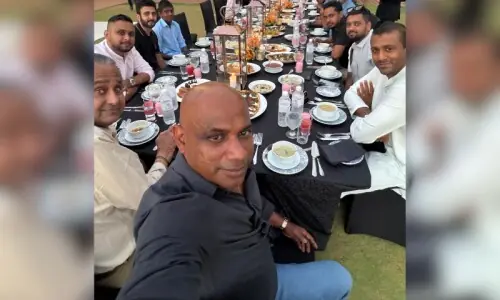 سابق سری لنکن کپتان جے سوریا کا روزہ، افطار کی تصویر وائرل سابق سری لنکن کپتان جے سوریا کا روزہ، افطار کی تصویر وائرل