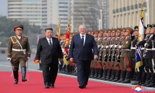 Belarusian leader seals friendship treaty with North Korea&rsquo;s Kim, gives him a gun