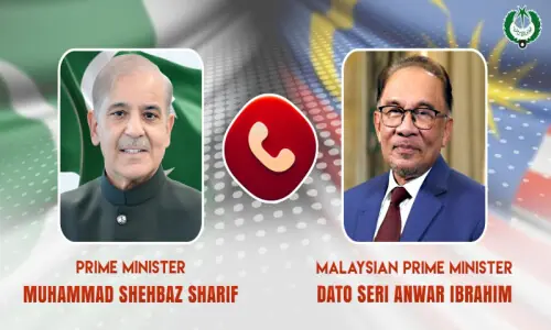 Shehbaz briefs Malaysian PM on Pakistan&rsquo;s diplomatic efforts