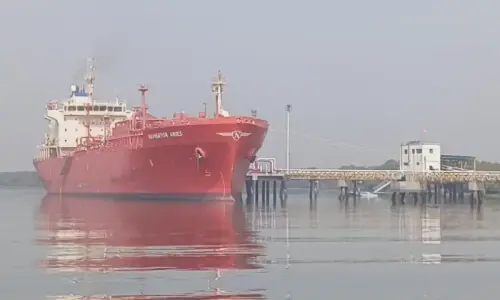 Pakistan boosts port capacity as Hormuz crisis diverts shipping traffic