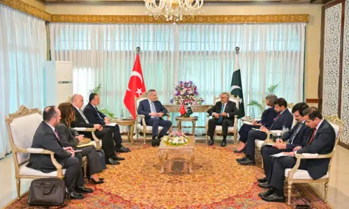 Dar, Turkish FM discuss regional situation, reaffirm strategic partnership