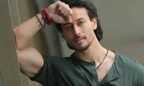 ایکشن ہیرو ٹائیگر شروف ہوائی جہاز میں سفر سے خوفزدہ کیوں ہیں؟