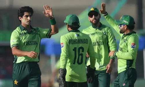 نسیم شاہ کے متنازع ٹوئٹ کے بعد پی سی بی کا ایکشن، دیگر کھلاڑیوں کو بھی وارننگ جاری