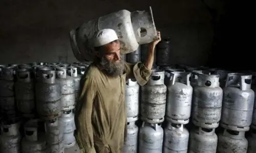 پاکستان میں ایل پی جی کی قیمت میں 78 روپے 28 پیسے فی کلو اضافہ