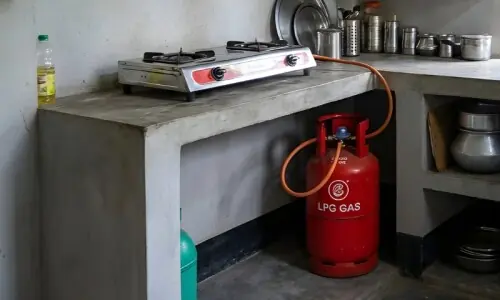 سلنڈر میں اچانک گیس ختم؟ یہ آسان گھریلو تدابیر اپنائیں اور کام جاری رکھیں
