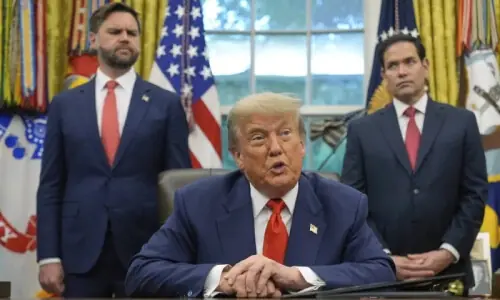 ٹرمپ ایران سے جنگ چاہتے ہیں یا انخلا؟ بدلتے بیانات سے مشیر بھی پریشان