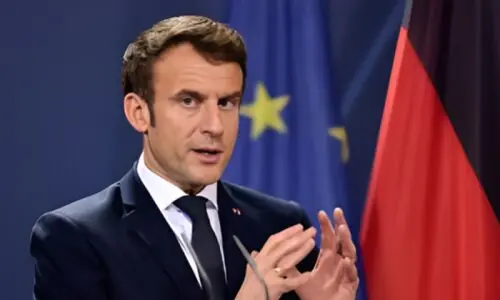 بیوی سے مار کھانے کا طعنہ دینے پر فرانسیسی صدر ٹرمپ پر برس پڑے