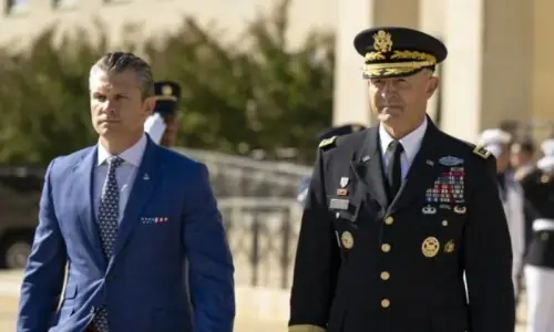 امریکی وزیرِ جنگ نے آرمی چیف آف اسٹاف جنرل کو عہدے سے ہٹا دیا