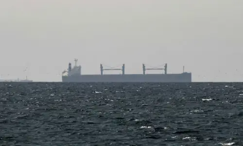 US intelligence warns Iran unlikely to ease Hormuz Strait chokehold soon
