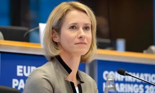 ایران نے آبنائے ہرمز پر مغرب کی دوغلے پن کی دھجیاں اُڑا دیں