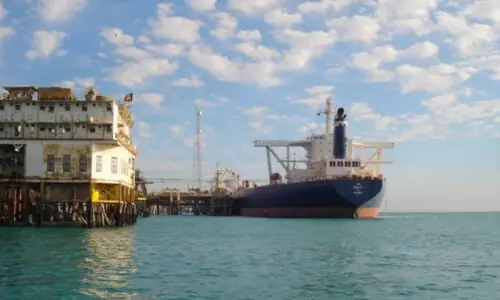 ایران نے عراق کو آبنائے ہرمز پر عائد پابندیوں سے مستثنیٰ قرار دے دیا