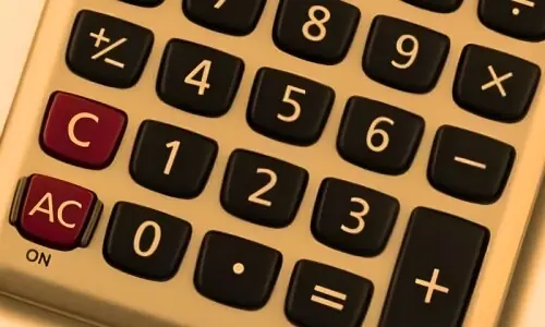 کیلکولیٹر پر AC اور CE کے بٹن کس کام آتے ہیں ؟