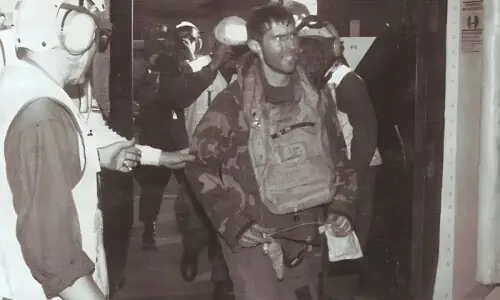 جب امریکا نے بوسنیا سے اپنا چیونٹیاں اور پودے کھا کر زندہ رہنے والا پائلٹ نکالا