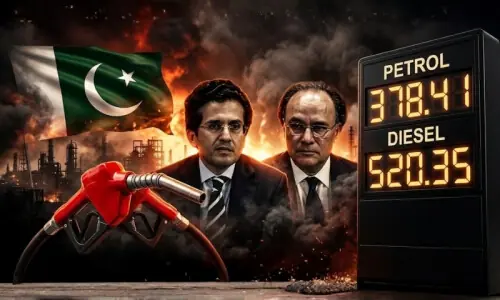ایران جنگ یا حکومتی ٹیکس؟ پٹرول کی دوگنی قیمت کی وجہ کیا ہے؟