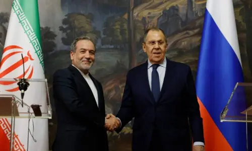 امریکا ایران کو دھمکیاں دینا بند کرے اور مذاکرات کا راستہ اپنائے: روس