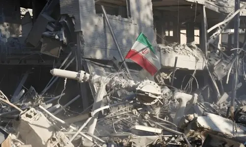 امریکا اور اسرائیل کے ایران پر حملے: 6 بچوں سمیت 24 افراد شہید، تہران یونیورسٹی سمیت اہم تنصیبات تباہ