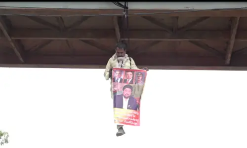 Man rescued after hanging from Karachi bridge in dramatic protest