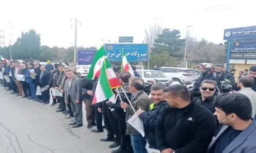 Iranian civilians form human chains at key infrastructure