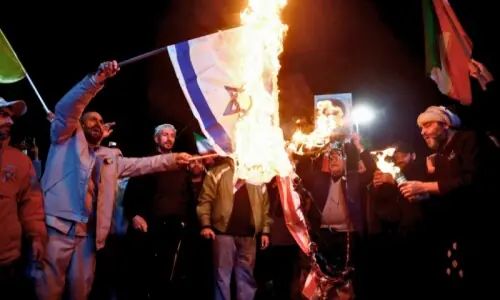 جنگ بندی کے اعلان کے بعد ایرانی عوام میں جشن، خوشی اور بے یقینی کی لہر