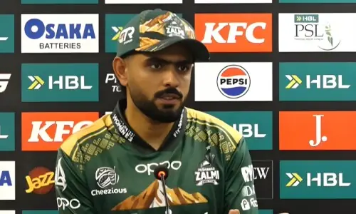 ویرات کوہلی سے موازنے پر بابر اعظم برہم، صحافی کو جھڑک دیا