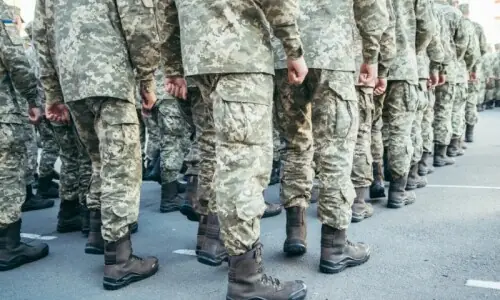امریکا میں نوجوانوں کو زبردستی فوج میں بھرتی کرنے کا منصوبہ
