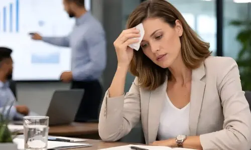 دفتر میں بہتے پسینے کو روکنے کے 5 آسان طریقے دفتر میں بہتے پسینے کو روکنے کے 5 آسان طریقے