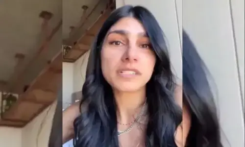 Mia Khalifa breaks down over Israeli strikes on Lebanon