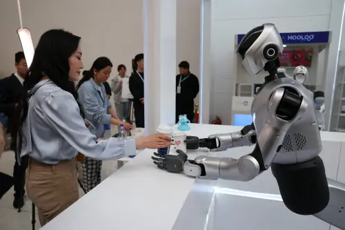 China humanoid robots enter mass production phase, factory output ramps up