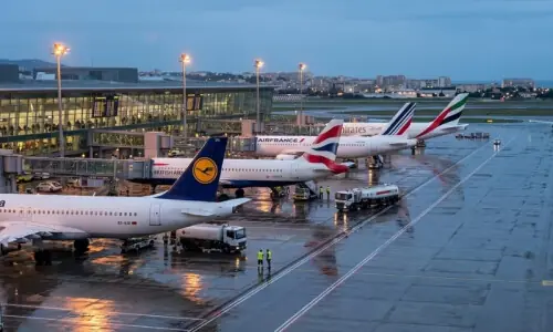 آبنائے ہرمز بندش: یورپ میں جیٹ فیول کی قلت، پروازیں منسوخ ہونے کا خدشہ