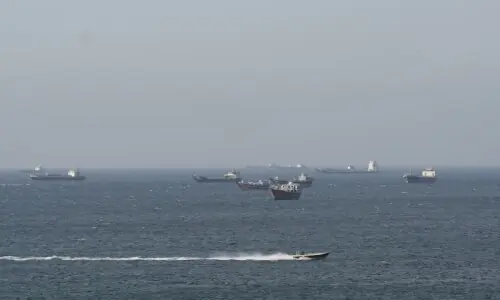 امریکا ایرانی بحری جہازوں پر قبضے کی تیاری کر رہا ہے: دی وال اسٹریٹ جرنل کا دعویٰ