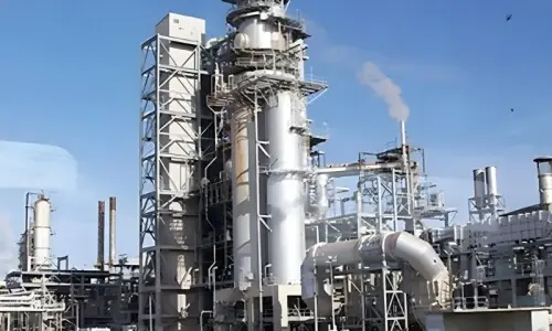 اسلام آباد میں آئل ٹینکرز کی نقل و حرکت معطل، اٹک ریفائنری کا اہم یونٹ بند