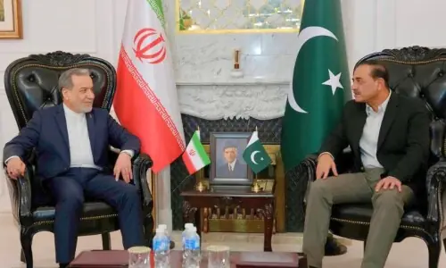 امریکا سے مذاکرات پر مشاورت، عباس عراقچی کی پاکستان آمد کے بعد فیلڈ مارشل کے ساتھ ملاقات