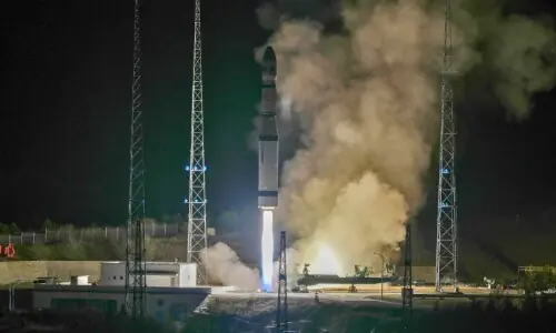 پاکستان کا مقامی الیکٹروآپٹیکل سیٹلائٹ ای او تھری چین سے کامیابی کے ساتھ خلا میں روانہ