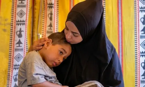 خاموش سسکیاں: غزہ کے معصوم بچے بولنے کی صلاحیت کیوں کھو رہے ہیں؟