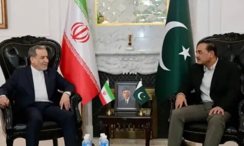 ایرانی وزیر خارجہ کی فیلڈ مارشل عاصم منیر سے ملاقات، سیکیورٹی صورت حال پر گفتگو