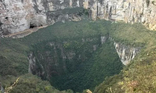 پراسرار کھائی: زمین کے نیچے چھپی ایک قدیم اور &rsquo;خفیہ دنیا&lsquo; کا انکشاف