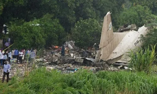 جنوبی سوڈان میں طیارہ گر کر تباہ، پائلٹ سمیت تمام 14 افراد ہلاک