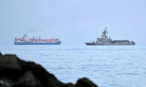 ایران کے 35 اداروں اور شخصیات پر امریکی پابندیاں عائد، چاہ بہار بندرگاہ پر کئی تجارتی جہاز پھنس گئے