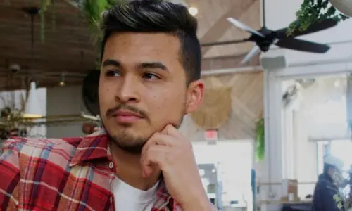 گزر بسر مشکل: ملینیئلز اور جین زی کے لیے ایک نوکری ناکافی کیوں ہے؟