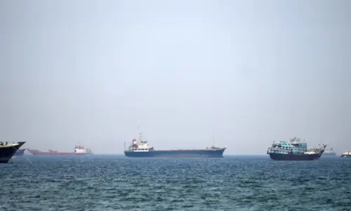 US seeks new coalition to get ships moving again in Hormuz
