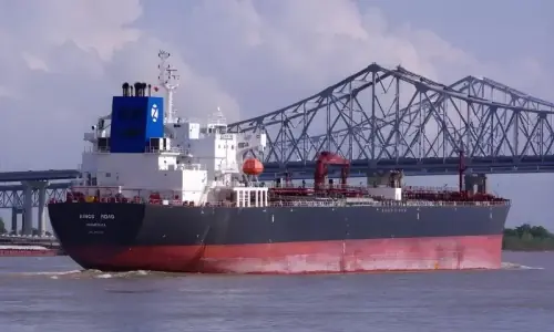 Pakistani oil tanker safely passes Strait of Hormuz amid regional tensions