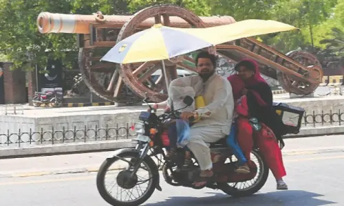 Heatwave intensifies across Pakistan as prolonged load shedding hits major cities
