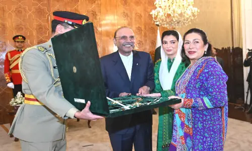 President Zardari confers civil awards on politicians, writers, athletes and martyrs