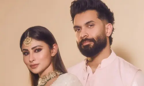 اداکارہ مونی رائے نے شوہر سے علیحدگی کی باضابطہ تصدیق کردی