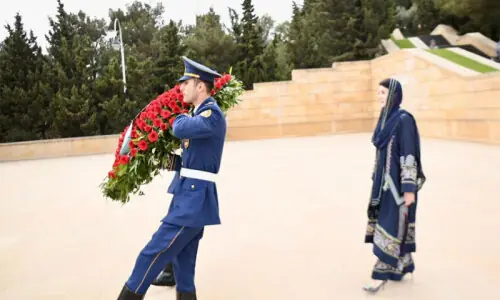 Punjab CM visits tomb of Azerbaijan's Father of Nation Heydar Aliyev