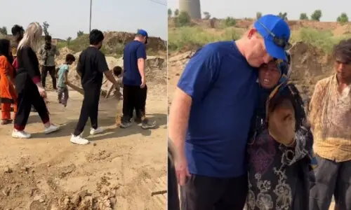 غیر ملکی یوٹیوبر نے 140 سال پرانا قرض ادا کر کے پاکستانی خاندان کو غلامی سے چھڑا لیا غیر ملکی یوٹیوبر نے 140 سال پرانا قرض ادا کر کے پاکستانی خاندان کو غلامی سے چھڑا لیا