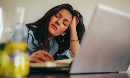 'آفس کی ہوا' کیا ہے اور اس سے سب تھکے ہوئے کیوں دکھتے ہیں؟