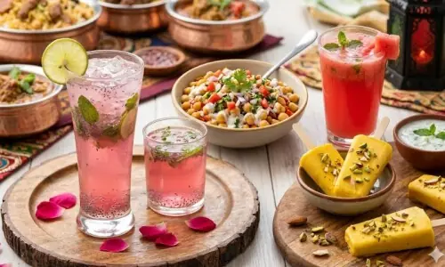 عیدالاضحیٰ میں گرمی سے بچنے کے لیے 6 ہائیڈریٹنگ ریسیپیز عیدالاضحیٰ میں گرمی سے بچنے کے لیے 6 ہائیڈریٹنگ ریسیپیز